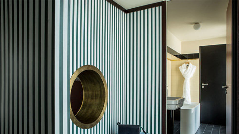 Hotel du Rond-Point des Champs Elysees Room