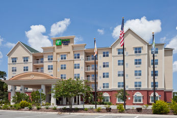 Holiday Inn Express Hotel & Suites