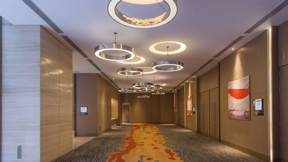 Holiday Inn New Delhi Int'l Airport Lobby