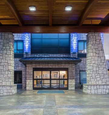 Holiday Inn Express Hotel & Suites