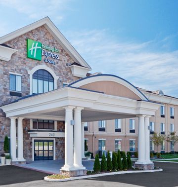 Holiday Inn Express Hotel & Suites