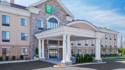 Holiday Inn Express Hotel & Suites