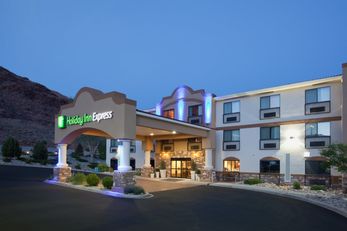 Holiday Inn Express Hotel & Suites