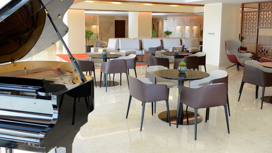 Crowne Plaza Hotel Muscat Lobby