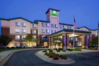 Holiday Inn Express & Suites St. Paul Ne