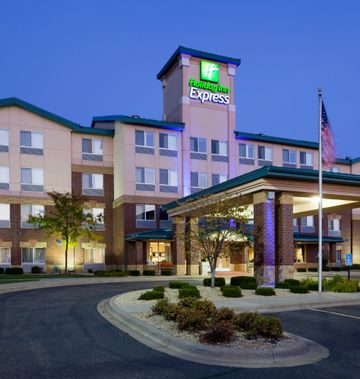 Holiday Inn Express & Suites St. Paul Ne