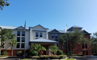 Holiday Inn Express Hotel & Suites
