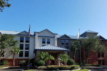 Holiday Inn Express Hotel & Suites