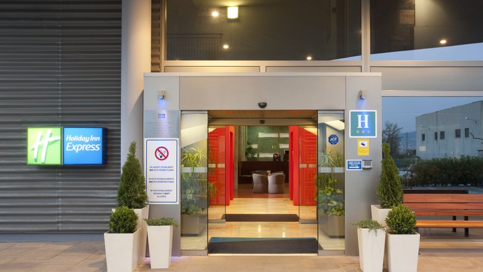 Holiday Inn Express Barcelona Exterior