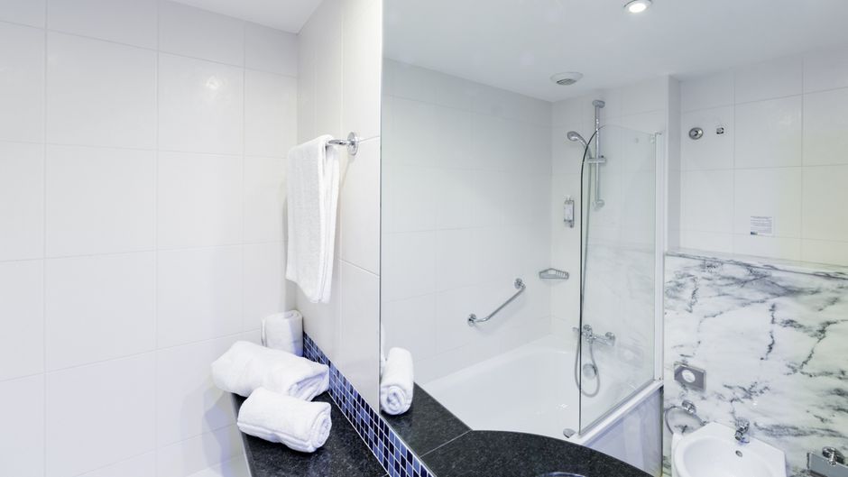 Holiday Inn Express Lisbon Airport Room