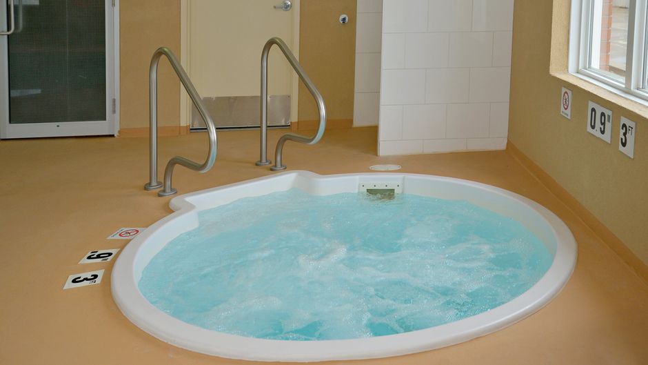 Holiday Inn Express Hotel & Suites Edson Pool