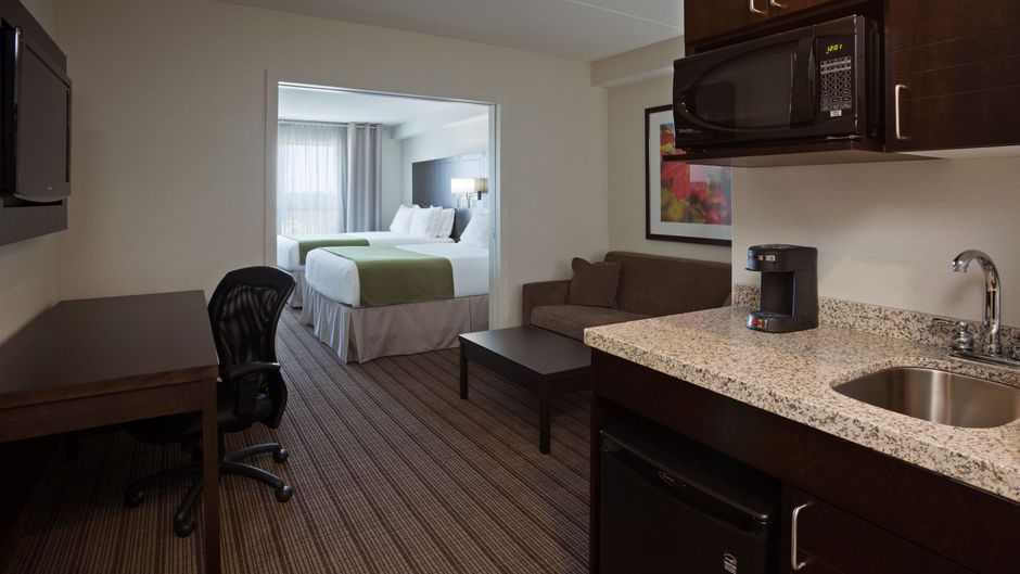 Holiday Inn Express Hotel and Suites Room