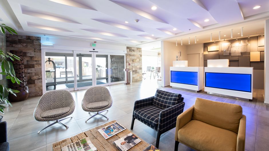 Holiday Inn Express & Suites Celaya Lobby