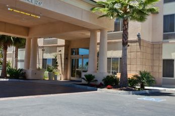 Holiday Inn Express Hotel & Suites