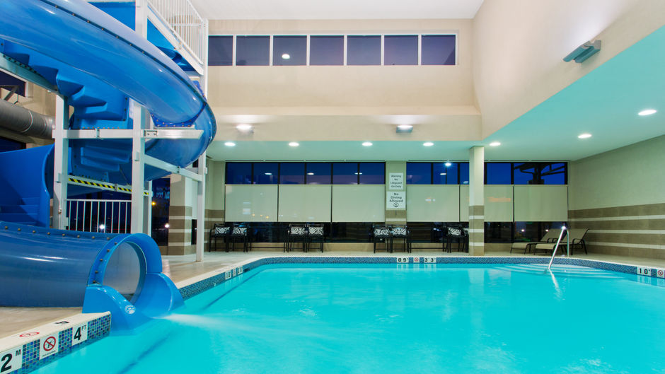 Holiday Inn and Suites Red Deer South Pool