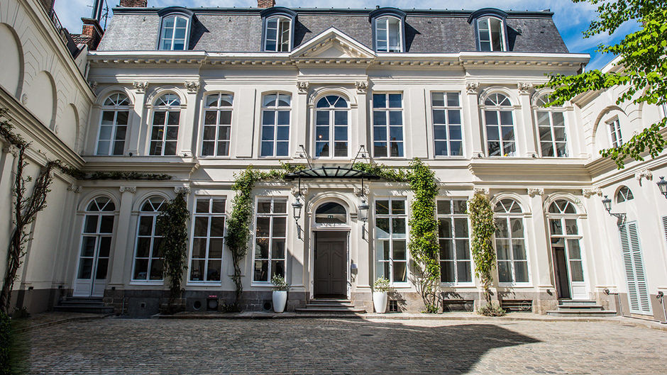 Clarance Hotel Exterior