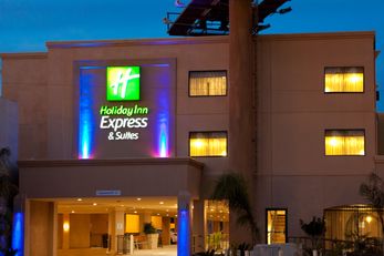 Holiday Inn Express Hotel & Suites