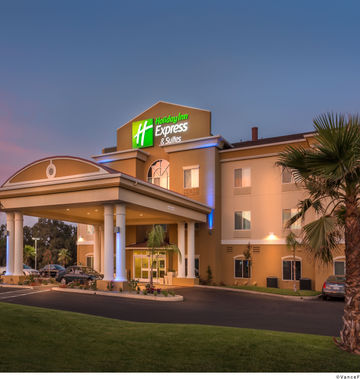 Holiday Inn Express & Suites Red Bluff