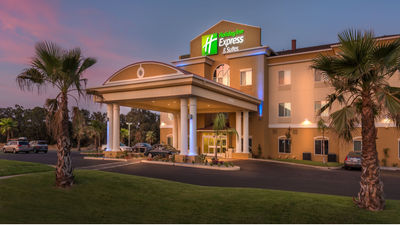 Holiday Inn Express & Suites Red Bluff