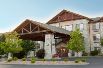 Holiday Inn Express Hotel & Suites