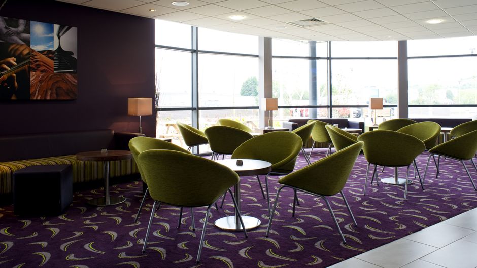 Holiday Inn Express Dunstable Lobby