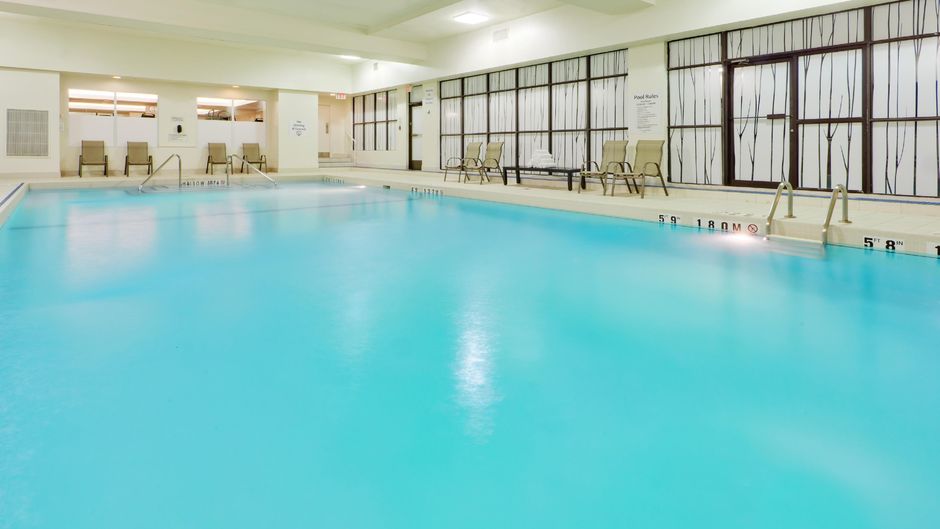Holiday Inn Toronto Downtown Centre Pool