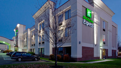 Holiday Inn Express Hotel & Suites