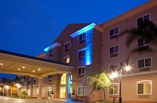Holiday Inn Express & Suites Los Angeles