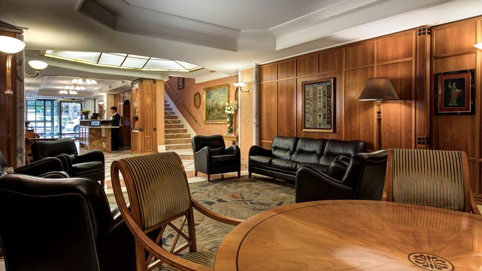Hotel Capitol Lobby