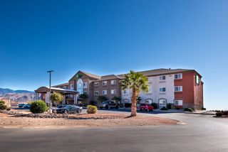 Holiday Inn Express Hotel & Suites