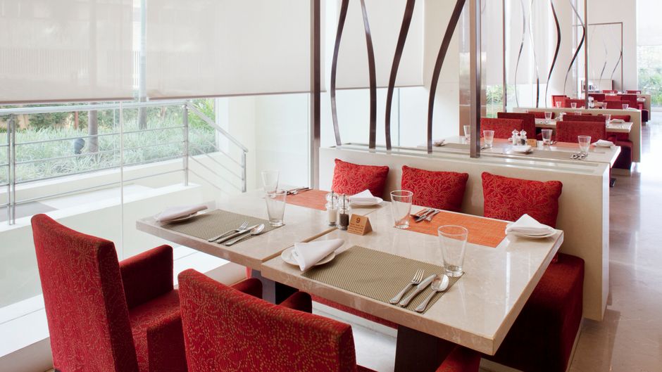 Holiday Inn Mumbai International Airport Restaurant