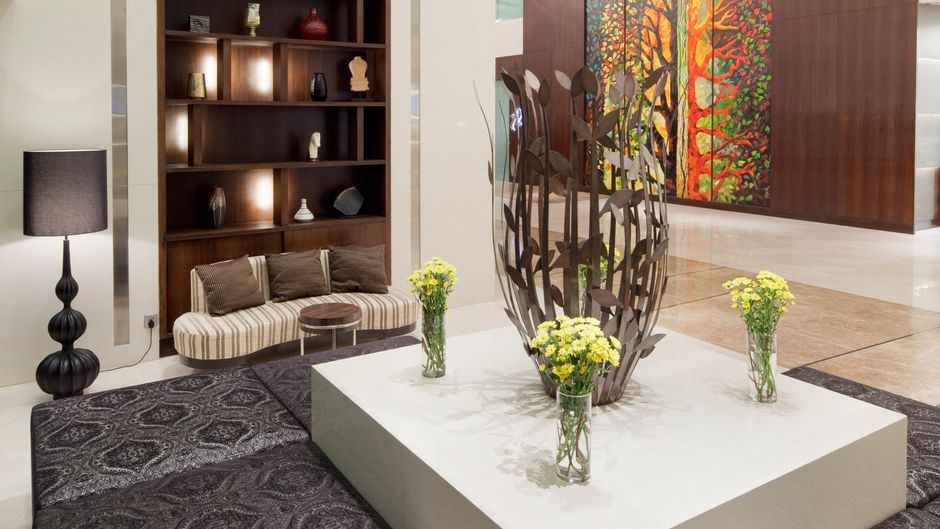 Holiday Inn Mumbai International Airport Lobby