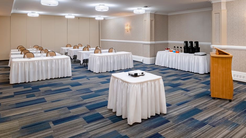 Holiday Inn Express/Suites Halifax Meeting