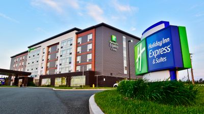 Holiday Inn Express/Suites St Johns Arpt