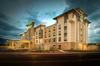 Holiday Inn Express & Stes Murray