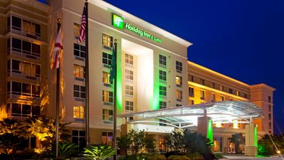 Holiday Inn Hotel & Suites