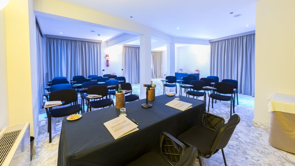 Naples Hotel Meeting