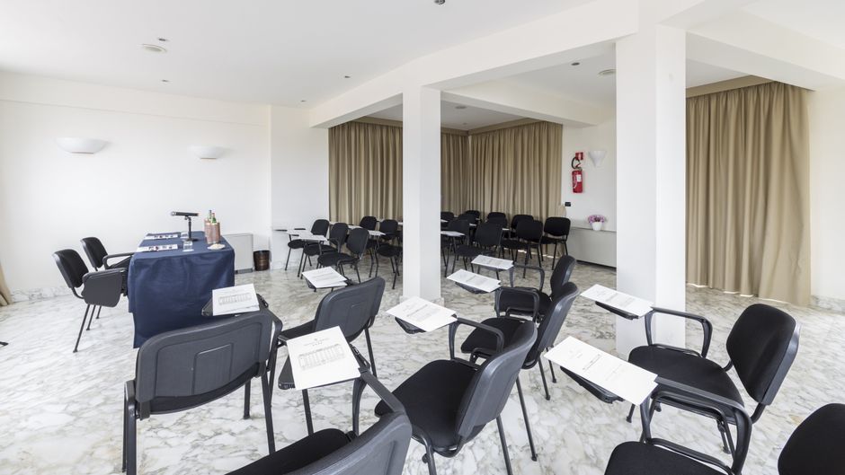 Naples Hotel Meeting