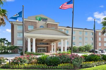 Holiday Inn Express & Suites Gonzales