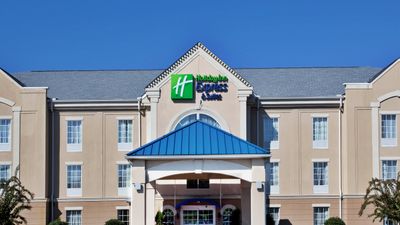 Holiday Inn Express Hotel & Suites
