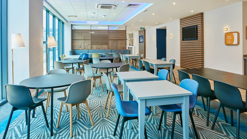 Holiday Inn Express Grimsby Lobby