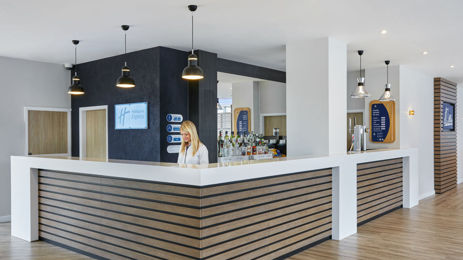 Holiday Inn Express Grimsby Lobby