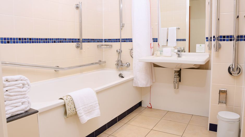 Holiday Inn Brent Cross Room