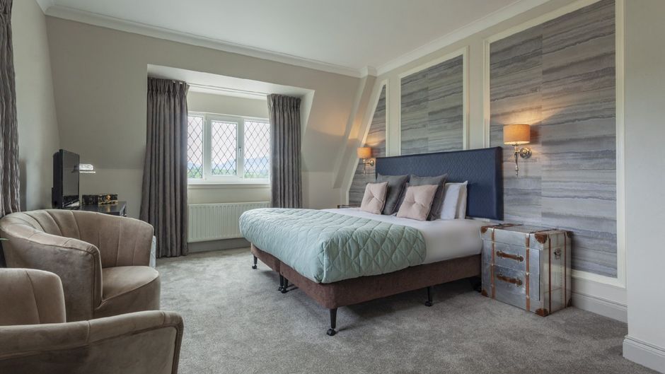 The Gleneagle Hotel & Apartments Suite