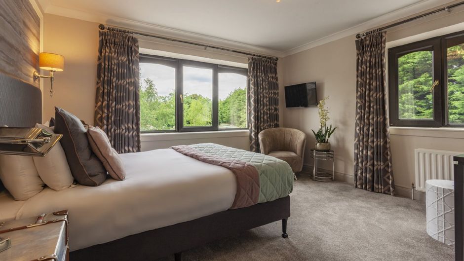 The Gleneagle Hotel & Apartments Suite