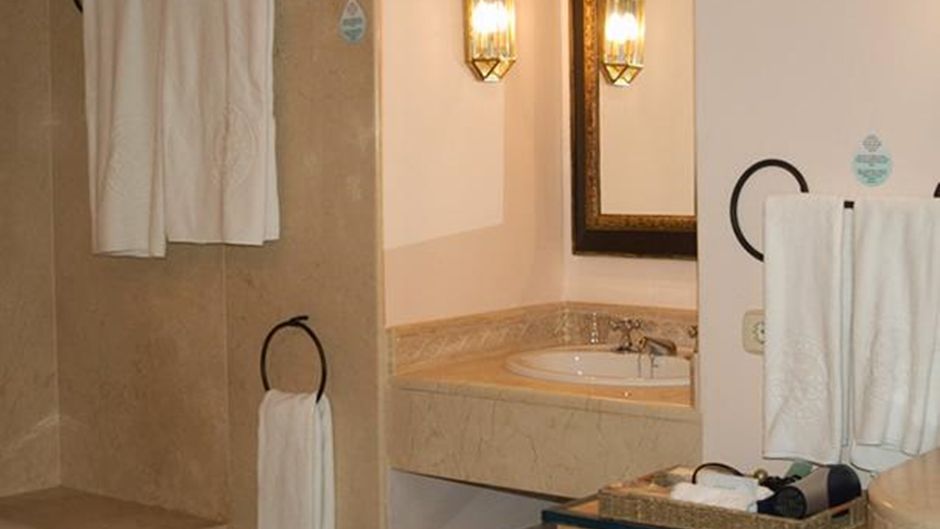 Hotel La Reserva Rotana Room