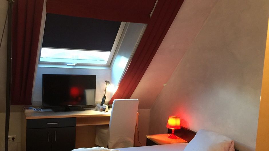 Hotel Binders Room