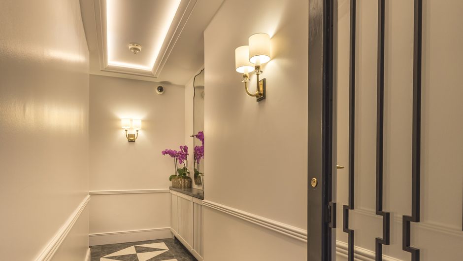Capital Hotel, Apartments & Townhouse Lobby