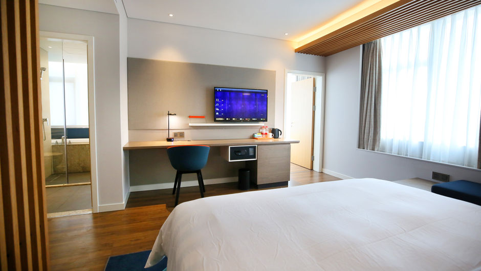 Holiday Inn Exp North Railway Station Suite