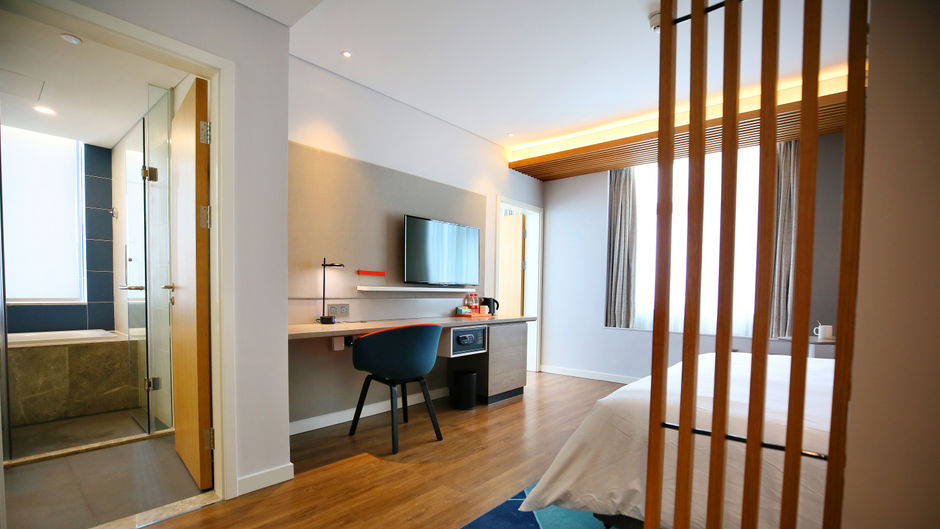 Holiday Inn Exp North Railway Station Suite